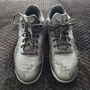 Nike Men's Black and Gray Athletic Shoes